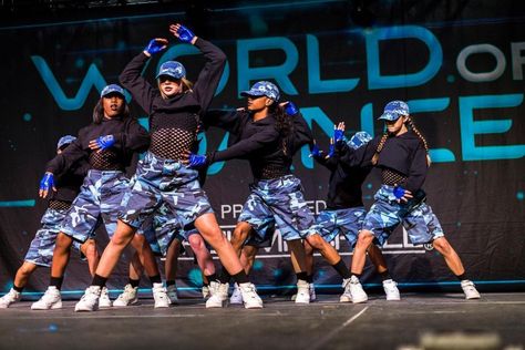 Hip Hop Dance Performance, Dance Crew Outfits, Dance Team Clothes, Hiphop Dancer, Dance Culture, Hip Hop Dance Outfits, Baile Hip Hop, Dance Costumes Hip Hop, Hip Hop Costumes