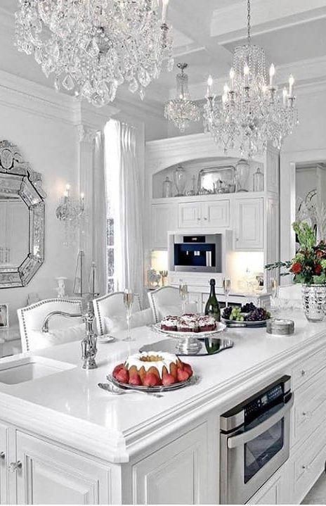 White Traditional Kitchen, Glam Kitchen, Kitchen Design Pictures, Furniture Shopping, Classic Kitchen, White Kitchen Design, Elegant Kitchens, Luxury Kitchen Design, Kitchen Design Ideas