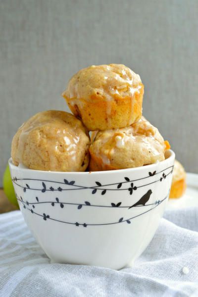 Apple pie pancake muffins mix up just like pancake batter, but have delicious apple pie filling folded right in. Drizzled with glaze or syrup, these sweet little treats are sure to be a hit. Pancake Casserole Breakfast, Fresh Apple Pie, Pancake Casserole, Apple Pie Pancakes, Apple Turnover, Casserole Breakfast, Pancake Muffins, Apple Pie Filling, Muffin Mix