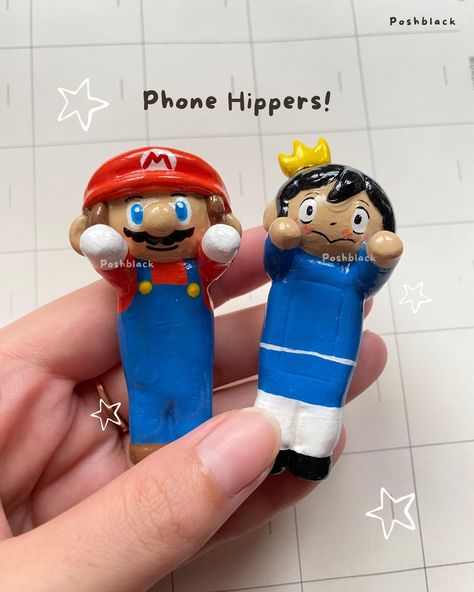 custom phone hippers! get yours now! ‧₊˚ ☁️⋅♡🪐༘⋆ kindly check the link in my bio! •ᴗ• #airdryclay #clayart #phonehipper #smallbusiness #handmade #claycreations #mariobros #bojji #cutestuff #anime #claycraft #clayartist Clay Hippers Phone Diy, Clay Hippers Phone, Hippers Phone, Clay Illustration, Anime Clay, Clay Diy Projects, Cute Polymer Clay, Clay Figurine, Drawing For Beginners