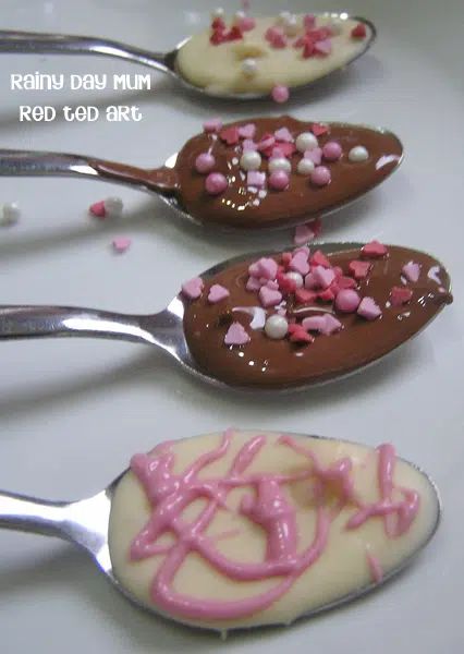 Valentine's Gift: Chocolate Spoons - Red Ted Art - Kids Crafts Valentines Chocolate, Kids Recipe, School Fair, Red Ted Art, Chocolate Spoons, Diy Chocolate, Love Spoons, Valentine Chocolate, Plastic Spoons