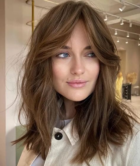 Curtain Bangs For Round Face, Mom Haircuts, Mom Cut, Long Shiny Hair, Thick Wavy Hair, How To Style Bangs, Round Faces, Haircuts With Bangs, Curtain Bangs