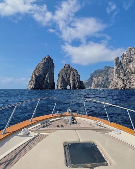 European Honeymoon Destinations, Almafi Coast Italy, Capri Italia, Private Boat, Italy Honeymoon, Honeymoon Destination Ideas, Capri Italy, Honeymoon Destinations, Sorrento