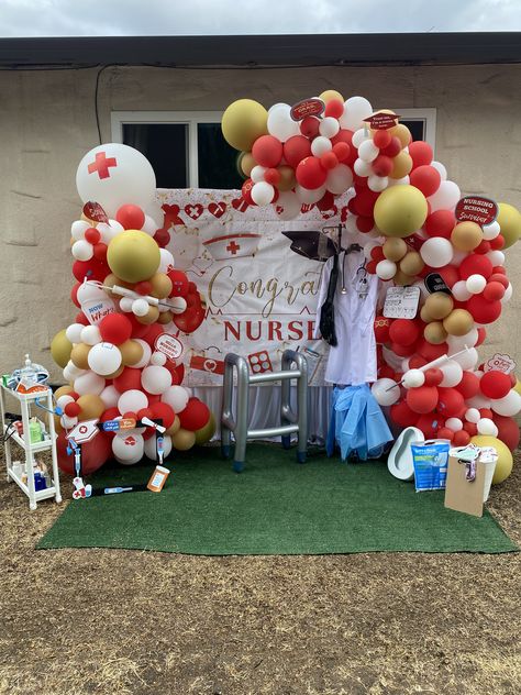 Simple Booth Design, Booth Design Ideas, Nurse Graduation Party, Nursing School Graduation Party, Balloons Art, Graduation Photo Booth, Nurse Party, Selfie Wall, Pinning Ceremony