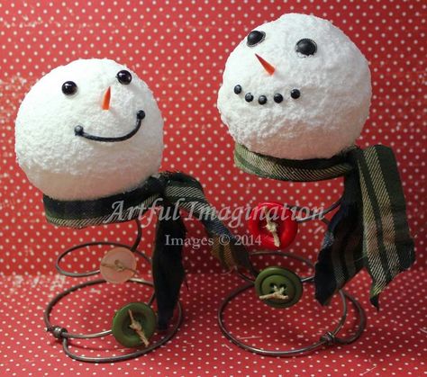 Repurposed bed springs and flannel jackets make adorable snowmen. Bedspring Crafts, Bed Spring Crafts, Bed Spring, Christmas Chair, Sara Lee, Bed Springs, Spring Ideas, Christmas Favorites, Spring Art