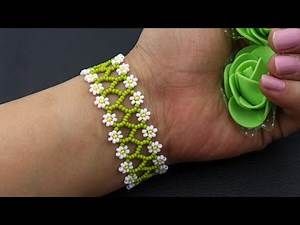 Daisy Chain Bracelet Tutorial, Chain Bracelet Tutorial, Flower Bracelet Tutorial, Beaded Daisy Chain, Daisy Chain Bracelet, Beaded Daisy, Paper Flower Garlands, Flower Cuff Bracelet, Making Bracelets With Beads