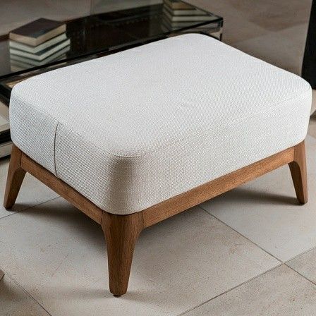 Otomanas Ideas, Pouffe Living Room, Puffy Sofa, Wooden Stool Designs, Pouf Seating, Modern Ottoman, End Of Bed Bench, Ottoman Design, Apartment Patio Decor