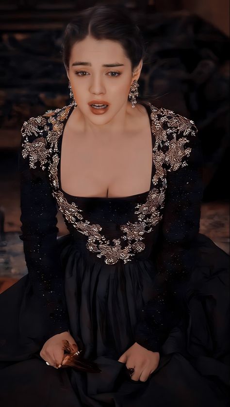 Reign Outfits, Marie Stuart, Reign Fashion, Reign Dresses, Tumblr Users, Mary Stuart, Alien Invasion, Fantasy Dresses, Royal Dresses