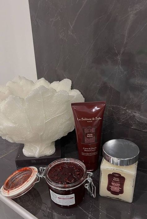 Facial Routine Skincare, Shower Cream, Moisturized Skin, French Beauty, Pretty Skin, Shower Routine, Cosmetic Skin Care, روتين العناية بالبشرة, Face Skin Care