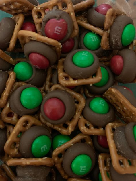 Square Pretzels With Hershey Kisses, Pretzel With Hershey Kiss And M&m, Pretzel Hershey Kiss M&m, Pretzel M&m Treats, Pretzel Kisses And M&ms, Christmas Dessert Gifts, Pretzel Candy, Merry Crisis, Christmas Cookie Boxes