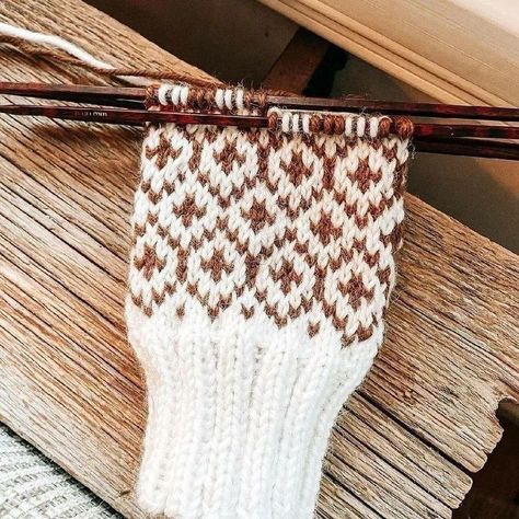 Colorwork Chart, Fair Isles, Beginner Knitting Patterns, Colorwork Knitting, Hand Knit Socks, Sock Knitting Patterns, Dec 26, Fair Isle Knitting, Knit Mittens