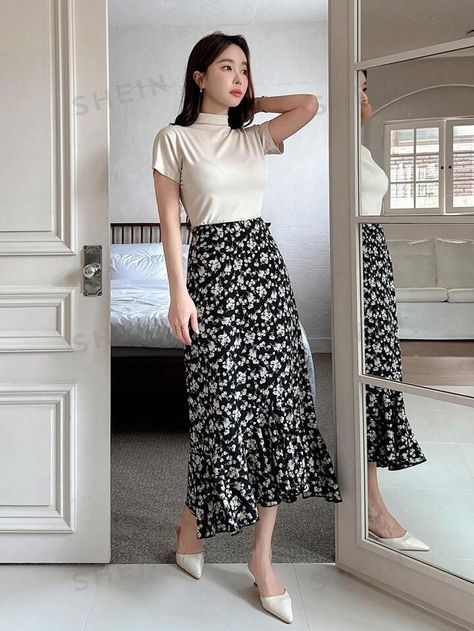 DAZY Women's Spring And Summer Casual Floral Skirt | SHEIN USA Black Floral Skirt Outfit, Floral Skirt Outfit Ideas, Floral Skirt Outfit, Floral Skirt Outfits, Skirt Outfit Ideas, Black Floral Skirt, High Waist Skirt, Women Skirts, Modest Fashion Outfits