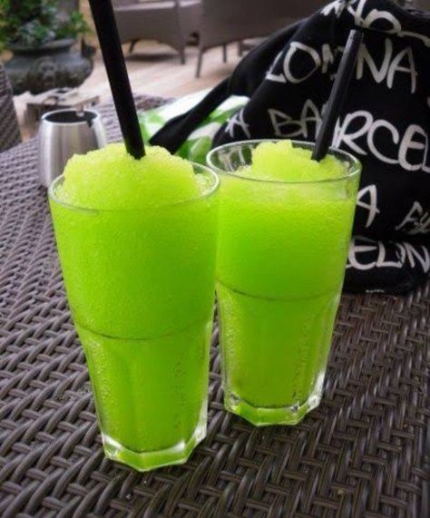 Green Slush recipe by Shaheda Slush Recipes, Verde Neon, Green Drinks, Pretty Drinks, Looks Yummy, Slushies, To Infinity And Beyond, Refreshing Drinks, Non Alcoholic