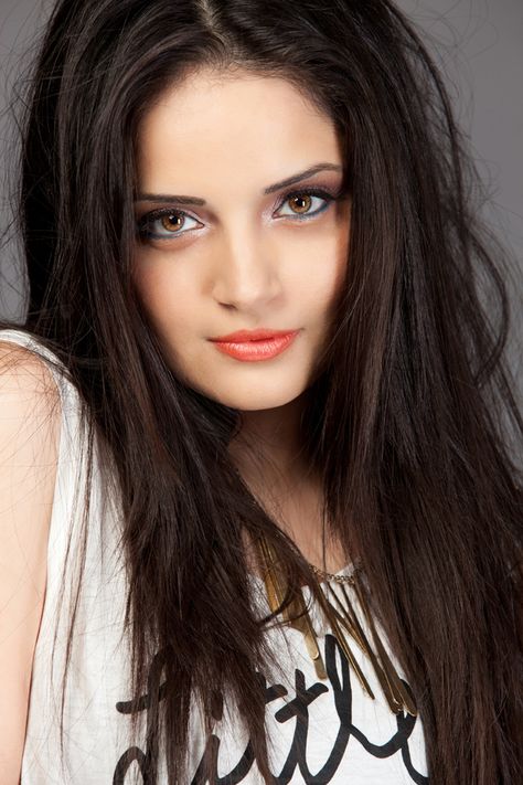 Armeena Armeena Rana Khan, Armeena Khan, India Girl, Beauty Eyes, Brunette Girl, Pakistani Actress, Cute Celebrities, India Beauty, Looks Style