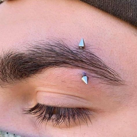 Eyebrow Piercing Pointy, Eyebrows Percinings, Silver Eyebrow Piercing, Spiked Eyebrow Piercing, Sputum Piercing, Spike Bridge Piercing, Cool Eyebrow Piercing Jewelry, Spiked Septum Piercing, Eyebrow Piercing Spike