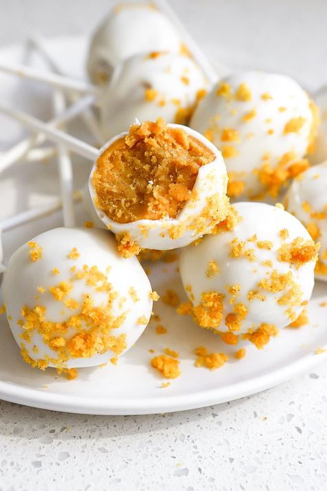 How To Make Pumpkin Cake Pops (Fall Halloween Recipe) Pumpkin Spice Cakepops, Pumpkin Bread Cake Pops, Easy Pumpkin Cake Pops, Gluten Free Pumpkin Cake Pops, Pumpkin Cake Pop Recipe, Cake Pops Recipe Pumpkin, Cake Pop Pumpkins, Pumpkin Flavored Cake Pops, Pumpkin Cake Balls Recipe