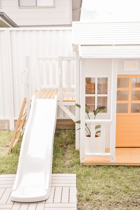 Kids Playhouse Ideas, Outdoor Playhouse Interior, Diy Cubby, Cubby House Ideas, Kids Indoor Playhouse, Kids Cubby Houses, Kids Playhouse Outdoors, Playhouse Ideas, Garden Playhouse