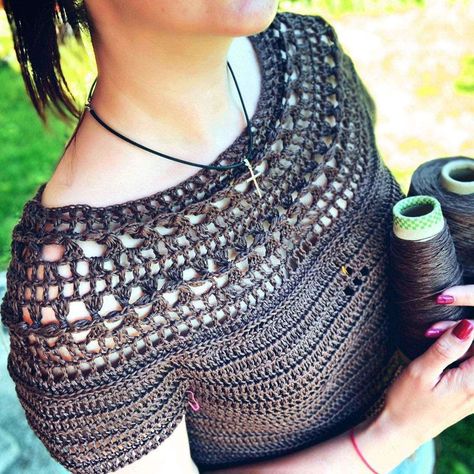 Crochet Blouses, Crochet Tank Tops, Crochet Boho Top, Crochet Flowers Easy, Crop Top Pattern, Crochet Crop Top Pattern, Crochet Simple, Crochet Inspo, Crochet Fashion Patterns