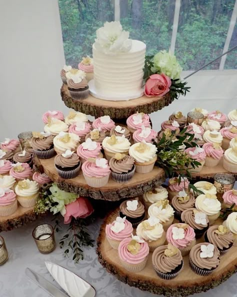 Rustic Wedding Dessert Table, Wedding Cupcake Table, Sweet 16 Cupcakes, Diy Rustic Wedding, Rustic Cupcakes, Cupcake Table, Deco Champetre, Wedding Planning Decor, Wedding Cake Table