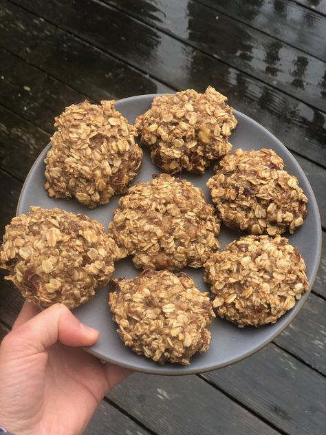 Banana Oatmeal Cookies Aesthetic, Banana Date Cookies, Oatmeal Cookies Aesthetic, Healthy Brekkie, Date Oatmeal, Date Breakfast, Cookies Aesthetic, Banana Oat Cookies, Date Cookies