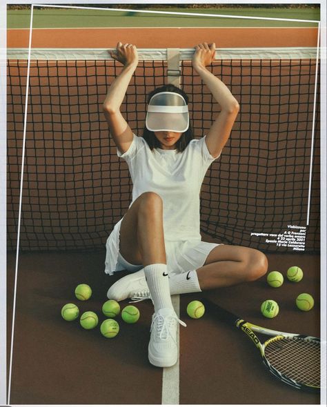 Tennis Fashion Photography, Tennis Fashion Editorial, Tennis Core, Tennis Court Photoshoot, Sport Photoshoot Ideas, Tennis Photoshoot, Activewear Photoshoot, Tennis Photography, Tennis Pictures