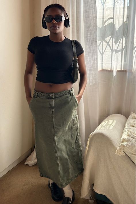 Olive Green Skirt Outfit Ideas, Olive Green Maxi Skirt Outfit, Green Denim Skirt Outfit, Olive Green Skirt Outfit, Maxi Jean Skirt Outfits, Green Maxi Skirt Outfit, Green Skirt Outfits, Low Rise Maxi Skirt, Uncle Vanya