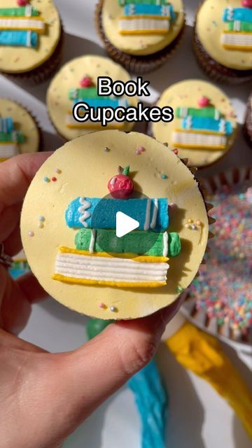 Alex LaRosa on Instagram: "Back to School Books 📚   ✨start with your flat top cupcake   ✨using straight petal tip 102/103 pipe your books  ✨I like piping them askew to look like a realistic stack   ✨use a basket weave tip to pipe the book pages   ✨pipe a round apple on top, don’t forget your stem, leaf and shine line  Supplies @nycake Sprinkles  Piping tips Colors .  . . . . . #alexlarosabakery #backtoschoolcupcakes #bookcupcakes #bookstack #colourmillmade #yellowcupcakes" Cupcake Flat Top, Back To School Books, Book Club Parties, Book Cupcakes, Decorated Cupcakes, Yellow Cupcakes, Colorful Cupcakes, Piping Tips, Bakery Business