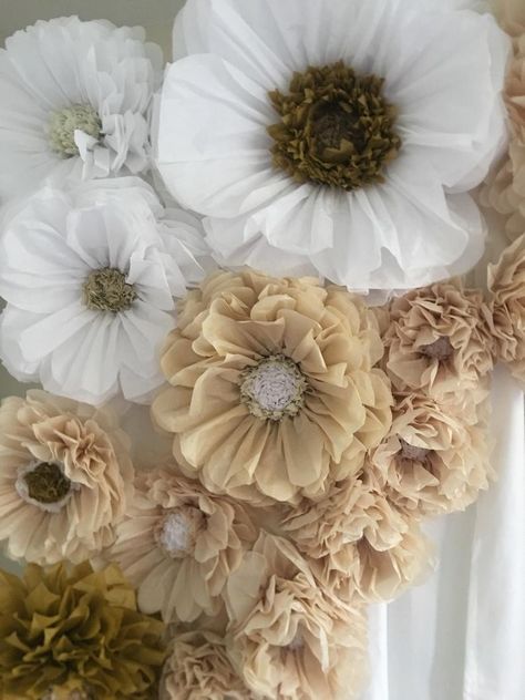 Paper Flower Backdrop Diy, Tissue Flowers, Paper Sunflowers, Toilet Paper Crafts, Fleurs Diy, Paper Flower Wall Decor, Bridal Shower Flowers, Paper Flower Backdrop, Paper Flowers Craft