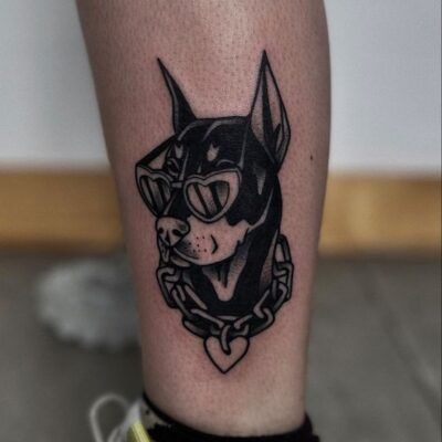 Traditional Doberman Tattoo. Traditional Doberman Tattoo, Tattoo Perro, Rottweiler Tattoo, Doberman Tattoo, Pitbull Tattoo, Traditional Tattoo Inspiration, Bulldog Tattoo, Traditional Tattoo Sleeve, American Tattoos