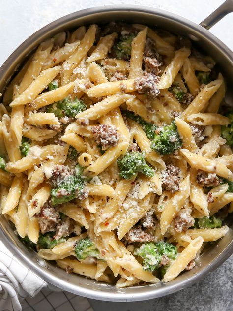 One-Pot Sausage Broccoli Pasta - Completely Delicious Broccoli Bread, Sausage Broccoli Pasta, Broccoli Sausage, Sausage Broccoli, Broccoli Pasta Recipe, Pasta Penne, Italian Sausage Pasta, Ground Italian Sausage, Broccoli Pasta