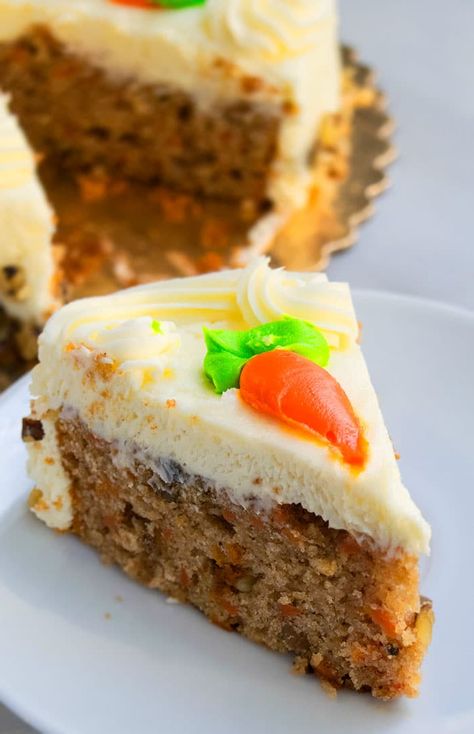 Moist Carrot Cake With Cream Cheese Frosting - CakeWhiz Carrot Cake Recipe Easy, Carrot Cake With Cream Cheese, Gluten Free Carrot Cake, Moist Carrot Cakes, Easy Carrot Cake, Low Carb Snack, Best Carrot Cake, Torte Cupcake, Cake With Cream Cheese Frosting