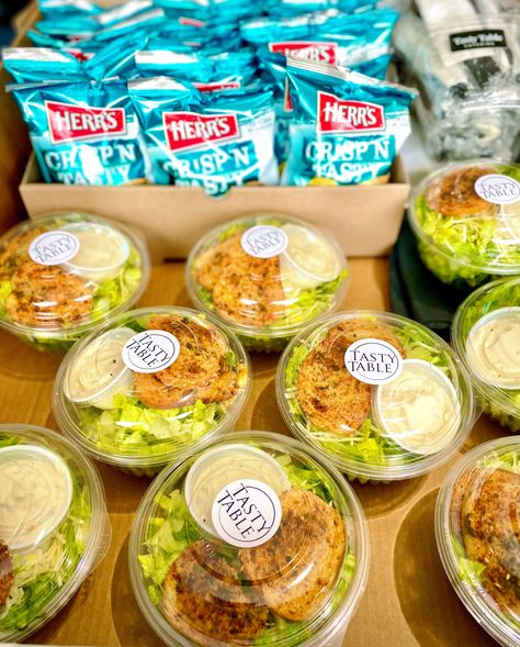 ~ Did You Know We Offer Bagged Lunches? ~ Make Your Next Catered Meeting Even Easier With Our Grab-And-Go Option! **Check Out All Of Our Corporate Lunch Options Here** https://tastytablecatering.com/wp-content/uploads/2024/01/Tasty-Table-Corporate-Menu-2024-01.pdf #catering #caterers #events #food #eventcaterer #eventfood #cater #funfood #delivery #fooddelivery #weddingprof #corporateevents #breakfast #lunch #dinner #dessert #baggedlunch #individuallunches #buffetlunch Grab Go Food Display, Corporate Catering Ideas Lunches, Corporate Lunch Ideas, Meeting Catering, Boxed Lunch Catering, Team Meal, Prepping Ideas, Lunch Options, Cafeteria Food