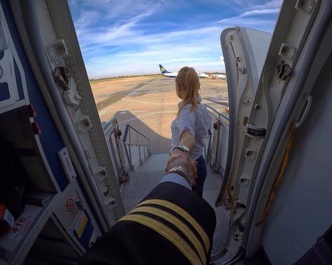 Flight Attendant Aesthetic, Pilot Aesthetic, Pilot Wife, Airplane Wallpaper, Flight Attendant Life, Female Pilot, Flight Crew, Air Tickets, Future Lifestyle