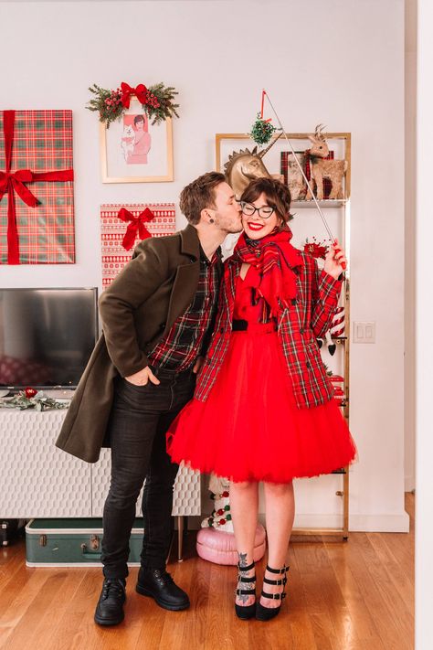 Mrs Claus Outfit, Holiday Couple, Holiday Photos Outfits, Outfits For Couples, Christmas Couple Pictures, Christmas Elf Outfit, Christmas Pictures Outfits, Holiday Suits, Casual Christmas Party Outfit