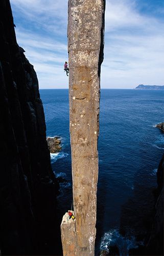 I will climb this one day. Titlis Cliff Walk, Top Rope Climbing, People Climbing, Lynn Hill, Cliff Climbing, Sydney Harbour Bridge Climb, Rock Climbing Memes Funny, Tasmania Australia, Rock Climbers