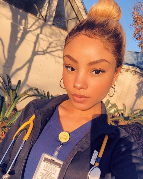 Register Nurse, Black Nurses, Nursing Goals, Black Nurse, Radiology Tech, Nursing Life, Scrub Style, Nurse Aesthetic, Cute Scrubs