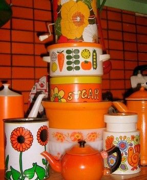 70s Retro Style, 70s Kitchen, Vintage Canisters, Kitschy Kitchen, 70s Decor, 70s Home Decor, Orange Kitchen, Casa Vintage, Deco Retro