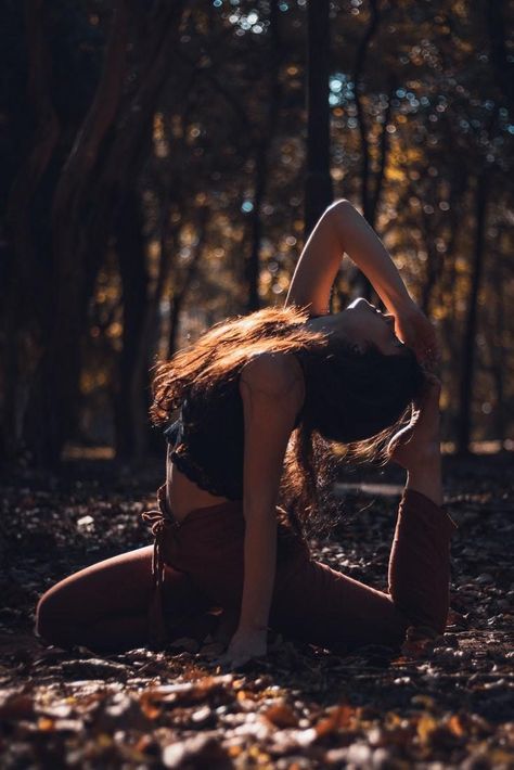 Yoga Inspiration Photos, Yoga Photoshoot, Yoga Aesthetic, Yoga Beginners, Yoga Pictures, Yoga Photos, Yoga Posen, International Yoga Day, Outdoor Yoga