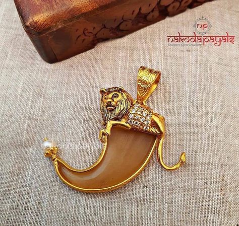 Tiger Nails Pendant, Tiger Nails Designs, Pendents Gold, Gold Pendants For Men, Nails Pendant, Tiger Nails, Gold Earrings For Men, Locket Design, Gold Pendent