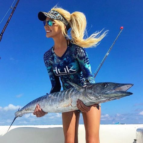 1 Fish 2 Fish, Fishing Outfit, Fishing Clothing, Hunting Girls, Fishing Pictures, All Fish, Deep Sea Fishing, Fishing Girls, Sea Fishing