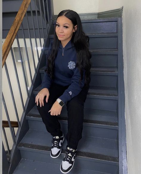 Blue Hoodie Outfit Black Women, Cute Hoodie Outfit Black Women, Baddie Sneakers Outfit, Hoodie Outfit Black Women, Zip Pullover Outfit, Dunk Fits, Half Zip Pullover Outfit, Blue Hoodie Outfit, Outfit Black Women