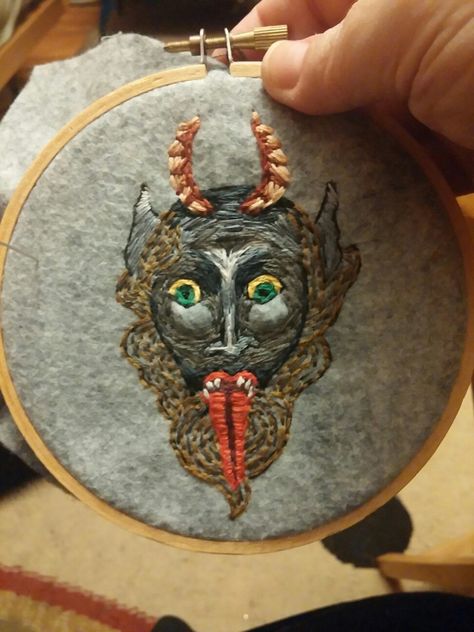 #Krampus #embroidery #handmade Krampus Embroidery, Craft Therapy, Hama Beads, Needle And Thread, Beaded Embroidery, Textile Art, Beading, Sewing Patterns, Cross Stitch