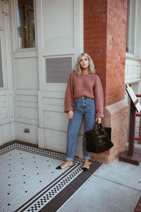 Easy Combo - Cara Loren Cara Loren Hair, Cara Loren Style, Cara Loren, Up To The Sky, Fall Winter Wardrobe, Spring Looks, Sweaters And Jeans, Outfit Goals, Daily Look