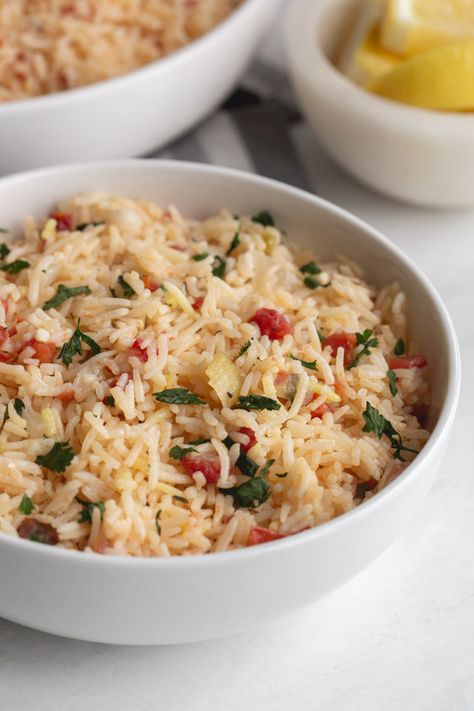 One of my favorite side dishes of all time, this easy homemade basmati rice pilaf has flavors like garlic, onion and tomatoes. Paired best with fish and chicken! Best Basmati Rice Recipe, Rice Recipe Instant Pot, Basmati Rice Pilaf, Basmati Rice Recipe, Barbecue Ideas, Basmati Rice Recipes, Dry Rice, Fish And Chicken, Pan Seared Salmon