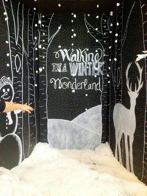 Winter Wonderland Photobooth, Christmas Classroom Door, Winter Wonderland Decorations, Dance Decorations, Door Decorating Contest, Winter Dance, Potato Flakes, Silver Christmas Decorations, Winter Wonderland Theme