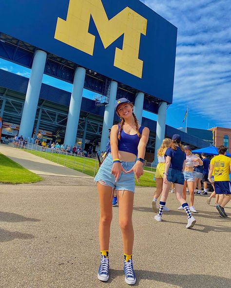 University Of Michigan Football Outfits, Michigan Game Day Outfit Cold, The University Of Michigan, Michigan Wolverines Game Day Outfit, Michigan College Aesthetic, University Of Michigan Outfit, U Of M University Of Michigan, University Of Michigan Game Day Outfit, Michigan University Aesthetic