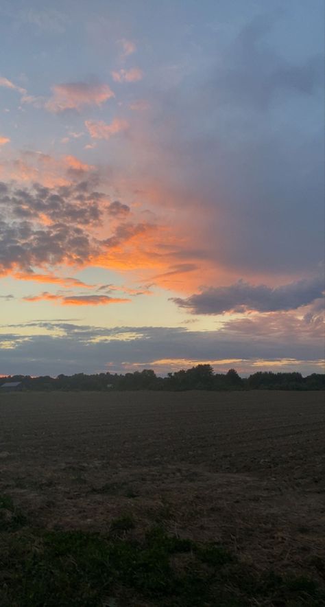 Sunrise Over Field, Clouds Sunrise, Mid Fade Haircut, Sunrise Nature, Mid Fade, Grassy Field, Pretty Sky, Nature Tree, Sky Clouds