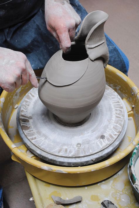 An Unconventional Way to Make a Handmade Pitcher Spout Ceramic Pitchers, Pitchers Pottery, Making Clay, Pottery Lessons, Ceramic Supplies, Ceramic Glaze Recipes, Pottery Videos, Hand Building, How To Make Clay