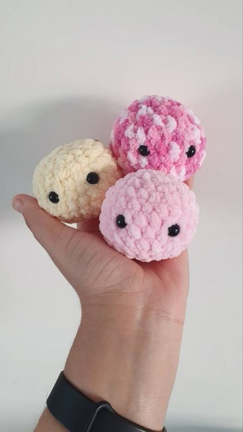 Pet Crochet, Worry Pet, Aesthetic Patterns, Crocheted Animals, Easy Crochet Animals, Crochet Aesthetic, Confection Au Crochet, Crochet Animals Free Patterns, Crochet Business