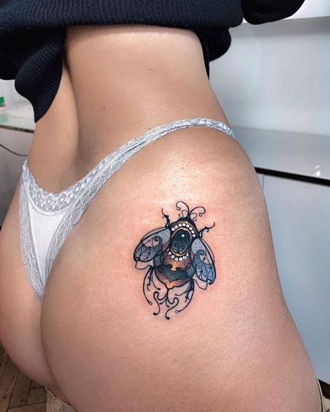 Bumblebee Tattoo, Amazing 3d Tattoos, Bumble Bee Tattoo, Insect Tattoo, Incredible Tattoos, Tattoo Ideas For Women, Tatuaje A Color, Tattoo Desings, Bee Tattoo